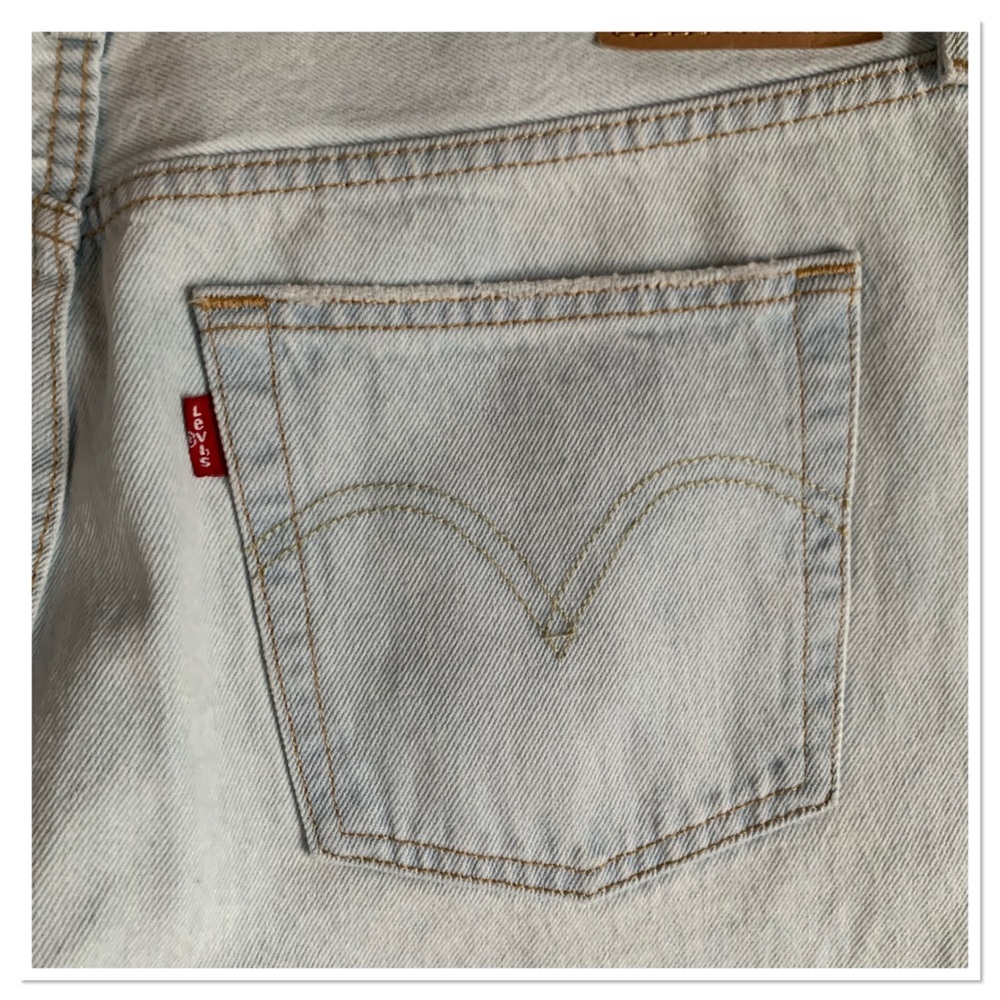 NWT Levi's 501 Light Wash Embroidered Jeans Blue Size 32 - Picture 10 of 15